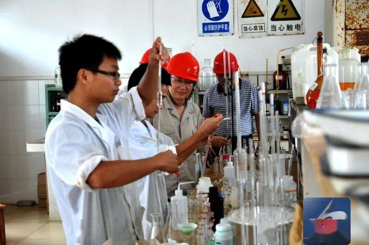 光榮！博白杰出人才榮獲全國勞動模范，推動新材料技術推廣服務獲國家領導人接見